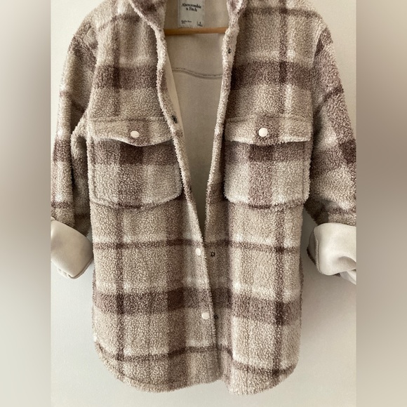 Shacket - Picture 3 of 14